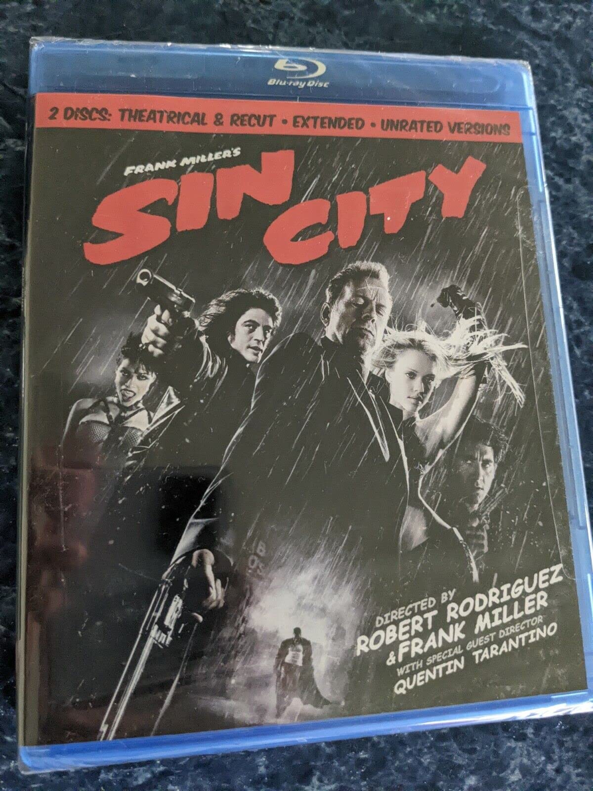 Sin City (Two-Disc Theatrical & Recut, Extended, and Unrated Versions) [Blu-ray]