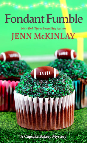 Fondant Fumble (A Cupcake Bakery Mystery, 16)